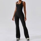 Combinaison pantalon longue et ajustée sans manches