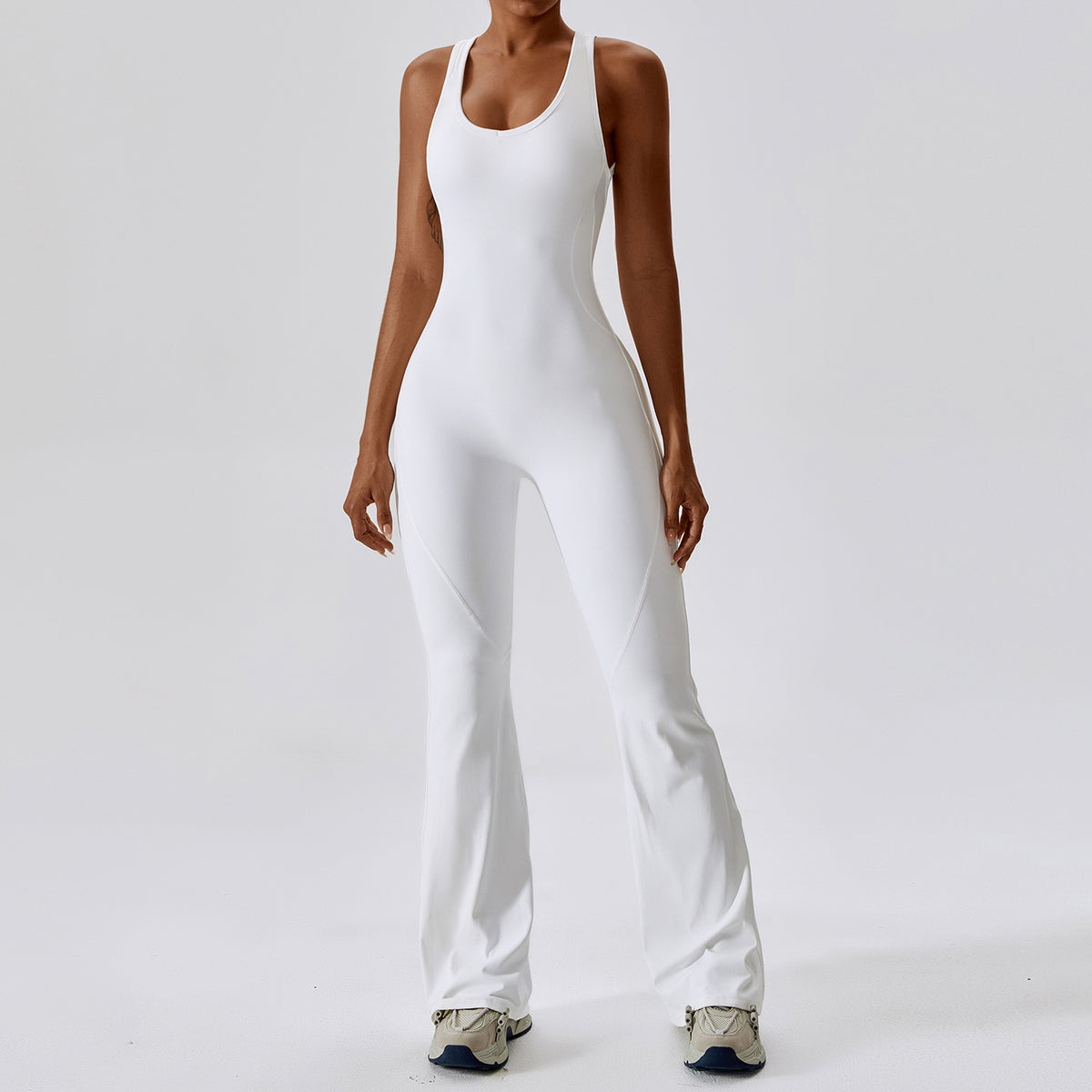 Combinaison pantalon longue et ajustée sans manches